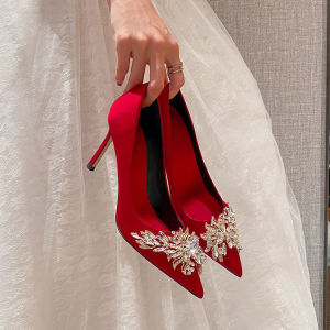 รองเท้าแต่งงานสีแดงแบบสวมหัวแหลม ส้นสูงแบบฝรั่งเศส รองเท้าส้นเดี่ยวสำหรับผู้หญิง รองเท้าแต่งงานแบบสองทาง รองเท้าแต่งงานแบบสวมหัวแหลม รองเท้าแต่งงานฤดูใบไม้ร่วง 2025