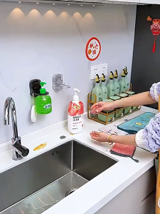 Holder Botol Shampoo Gantungan Sabun Cair Kamar Mandi Material Plastik Kuat Tempel Dengan Suction