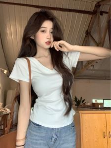 Áo Thun Nữ Tay Ngắn Cổ Chữ V Màu Hồng Xếp Ly Mới Thu 2025 Dáng Ôm Vừa Vặn Hở Bụng Gợi Cảm Thời Trang Công Sở Phong Cách Hàn Quốc