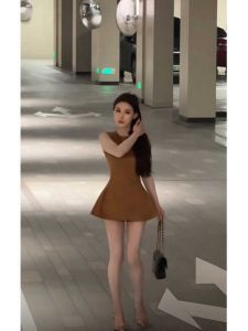 ชุดเดรสแขนกุดเอวสูงสไตล์วินเทจสำหรับผู้หญิง ชุดเดรสแขนกุดสีน้ำตาล ทรงเอ คอตั้ง กระโปรงทรงเอ ฤดูร้อน 2024