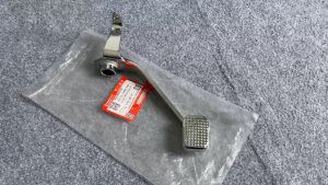 Chân Phanh Suzuki Gz150a