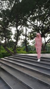 𝐇𝐄𝐋𝐀𝐈𝐑𝐈𝐍𝐃𝐔 - Setelan Hijab Olahraga dan Celana Bahan Royal Jersey Premium