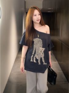 YUEZHONGWEI | Americana Wild Print Irregular Shoulder Short Sleeve T-shirt