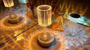 Đèn màu pha lê cảm ứng đèn ngủ kim cương LED đèn ngủ acrylic trang trí nhà đèn ngủ pale 16 mầu