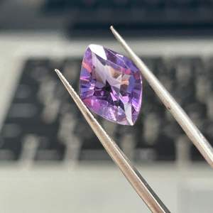 35000AMT- ĐÁ AMETHYST THẠCH ANH TÍM ĐẬM THIÊN NHIÊN (GIÁC LẠ)( Không xử lý) ( thông số trong ảnh chụp) 3.5 Carat