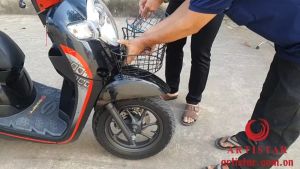 Rổ Inox Titan mạ Vàng Sơn đen Tròn và Mini cho xe Scoopy 2019-2021 Artistar