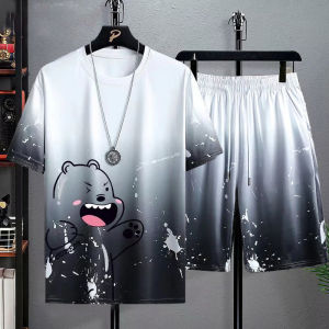 ชุดเสื้อยืดแขนสั้นผ้าไหมน้ำแข็งสำหรับผู้ชาย ฤดูร้อน ลำลอง สปอร์ต 2 ชิ้น แฟชั่น เสื้อผ้าผู้ชาย ทรงสลิมฟิต ปกโปโล ลายการ์ตูน