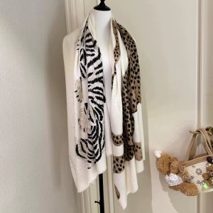 Wo Tion | Elegant Leopard Print Silk Shawl