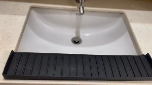 Kitchen Sink Splash Guard Sink Edge Protector with Suction Cups Faucet Splash Guard Longer Silicone Sink