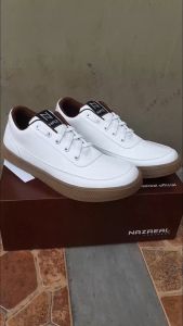 NAZ GRACE - Sepatu Sneakers Pria Kasual Travelling Sintetis Putih Sepatu Kets Kerja Pria 100% LOKAL