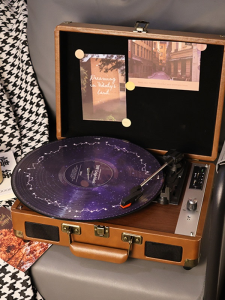 Portable Vinyl Record Player Bluetooth Speaker Retro Black Leather Box Birthday Gift LP MzeliKing MZL-P01 from Shenzhen China