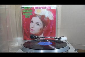 1 แผ่นเสียง 12นิ้ว u48 BILLY VAUGHN - WORLD POPULAR FESTIVAL บรรเลง ]แผ่นVG+ริ้วรอยบาง เสียงรบกวนนิดหน่อย ไม่มีรอยลึก แผ่นล้างทำความสะอาดแล้ว ปกVG+มีตำหนิขอบนิดหน่อย ขอบไม่ขาด สันทะลุ