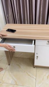 Bàn máy tính Bàn Làm Việc Gỗ ép mẫu cánh trắng ngang 1m 1m2 có khóa