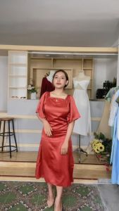 Benita Midi Dress Satin Gaun Gereja Natal Maroon Premium Mewah Wanita Cantik Casual Dress DRS B015