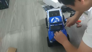 1:10 Full Scale Remote Control Car 4WD Climbing Off-Road Vehicle Customizable Toy With LED For Kids