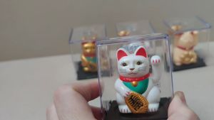 Mini Lucky Cat Paw Solar Feng Shui for Health, Wealth & Business Chinese Gift Decoration