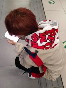 เสื้อสเวตเตอร์มีฮู้ดปักลายตัวอักษรสไตล์อเมริกัน ทรงหลวม สำหรับผู้ชาย ฤดูใบไม้ผลิและฤดูใบไม้ร่วง เสื้อคลุมกันหนาวแบบลำลอง