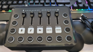 Xtuga F11 Live Sound Card Professional Audio Interface with 48V Phantom Power