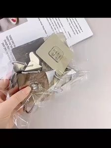 (แพค 10 ชิ้น) ตะขอแขวนติดผนังแบบใส ตะขอแขวนอเนกประสงค์ ตะขอแขวนสแตนเลสเกรด304 ไม่ขึ้นสนิม ที่เกี่ยว ที่แขวน ขอเกี่ยว ขอแขวน กาวนาโนลอกออกแล้วใช้ใหม่ได้ ผนังไม่เป็นรอย รับน้ำหนักได้เยอะ คุณภาพดี