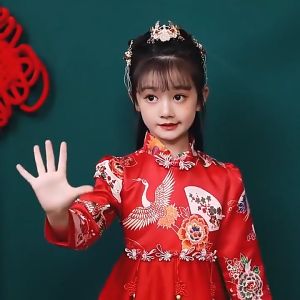 ชุดกี่เพ้าจีนเด็ก ฮั่นฝูแขนยาว ทรงกระโปรงเหนือเขา เหมาะกับเทศกาลตรุษจีน หรืองานแสดง Hanfu Costume