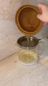 หม้อกรองน้ำมัน ถ้วยกรองน้ำมัน พร้อมตะแกรงกรองและฝาปิด หม้อกรองน้ำพืช ที่กรองน้ำมัน หม้อเก็บน้ำมัน ที่เก็บน้ำมัน ขวดเก็บน้ำมัน มีด้ามจับ ใช้งานสะดวก