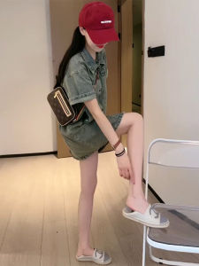 ย้อนยุค เดนิม สั้น เดรส ปุ่มแฟชั่นสลิมตรง คาร์ดิเกน กระโปรง สูง เอว ปกโปโล สไตล์การเดินทางสีบริสุทธิ์ ฤดูร้อน 2024