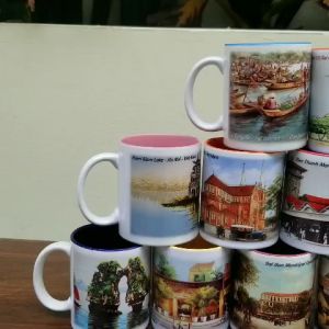 1 cái ly cốc sứ in tranh vẽ lưu niệm danh lam thắng cảnh Việt Nam