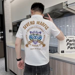 เสื้อโปโลแขนสั้นทรงสลิมฟิตสำหรับผู้ชาย ฤดูร้อน 2024 ลายหัวลิง คอปกพับ แฟชั่น เสื้อยืด ผ้าฝ้ายผสมโพลีเอสเตอร์