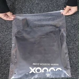 ถุงเก็บเสื้อผ้าแพ็คละ50ใบ สีใส ถุงรูดเก็บเสื้อผ้า  ถุงใส่เสื้อผ้ามีรูระบาย  ถุงซิปรูดแพ็คเสื้อผ้า ถุงซิปรูดแบบขุ่นสองด้าน   หนาเหนียวถุงซิปสไลด์ ถุงใส่เสื้อผ้า