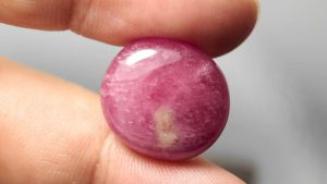 27.80 ct พลอยแท้ พลอยแดง เผาใหม่ ทรงไข่หลังเบี้ย กินบ่เซี่ยง มาดากัสการ์