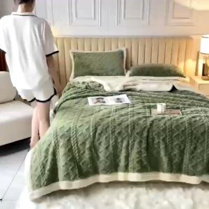 Milk Fleece Blanket Winter Thickened Warm Taffece Blanket Lamb Fleece Office Nap Small Cover Blanket Coral Fleece Blank