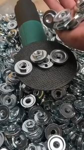 Ốc vặn máy mài góc dùng cờ lê ốc kẹp máy mài gốc 1tất 100mm. ốc hãm máy mài đầu lục giác tán mài dùng khoá phụ kiện
