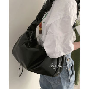 Casual Saddle Bag Womens Underarm Bag New 2023 Fashion Retro Large Capacity Crossbody Bag by Carle Soft Surface Zipper Closure