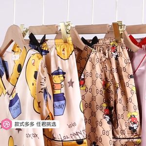 🥰[ส่งเร็วพิเศษ!]ชุดนอนคอวีสวย ๆ ชุดนอนผ้าซาตินราคาถูกมาก มีการ์ตูนน่ารัก ๆ ให้เลือกถึง 6 เรื่อง กางเกง + ด้านบน ชุดนอนของผู้หญิง