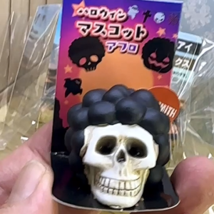 [พร้อมส่งจากไทย] ของตกแต่งจิ๋ว มาสคอตฮาโลวีน กะโหลกแอฟโฟร รูปปั้นเรซิ่น รายละเอียดสวยมาก ของจิ๋ว