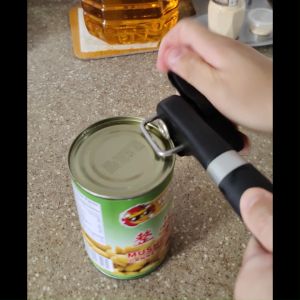 Safety Can Opener / Safe Cut Lid / Smooth Edge Side / Stainless Steel Blade / Ergonomic Handle / NEW Side Cutting SAFETY CAN OPENER canned food opener