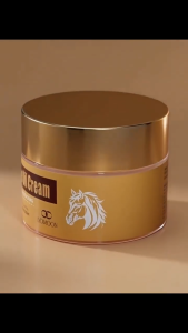 Anti-dryness and chapped foot cream repairs dry and cracked heels deeply moisturizes and removes dead skin