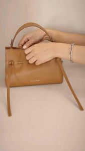 กระเป๋าหนังแท้ กระเป๋าสะพายผู้หญิงหนังเรียบนุ่ม Wendy Marroque in Midnight (Black)