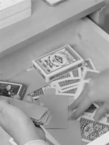 MRUN | Transparent Plastic Playing Card Storage Box