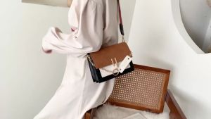 G2695 Tas Selempang Slingbag Wanita Import 1Kg Muat 2Pcs - Calviero Collection