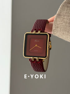 นาฬิกาข้อมือหนังแท้สี่เหลี่ยมสีทองดำสไตล์เรียบง่ายหรูหราสำหรับผู้หญิง สายรัดหนัง นาฬิกาข้อมือแบบดั้งเดิม ป้องกันน้ำได้