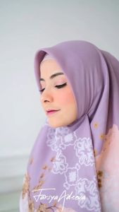ASHIQAA UNGU Hijab Segiempat Motif Ukuran Jumbo Syari 130x130 Bahan Voal Premium