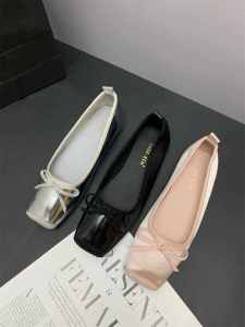 รองเท้าบัลเลต์หัวเหลี่ยมแบบสวมสบายสำหรับผู้หญิง ฤดูใบไม้ผลิ 2024 รองเท้าหนังนิ่มสไตล์เกาหลี ทรงหัวเหลี่ยม หัวเข็มขัด ทรงหัวเหลี่ยม รองเท้าสวมสบาย