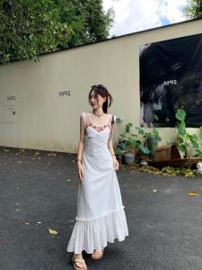 ชุดเดรสยาวคอวีแขนกุดเอวสูงปักลายดอกไม้สไตล์ฝรั่งเศสสำหรับผู้หญิงในฤดูร้อน ชุดเดรสยาวคลุมเข่าทรงเอ