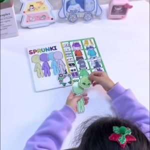 ​​Mumystation​​ Quiet Busy Books Paperdoll Mainan Dress Up Stiker Buku Aktivitas Anak