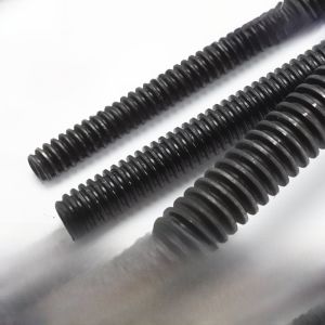 การรักษาพื้นผิวสีดำ รูปแบบเต็มเกลียวสกรูสี่เหลี่ยมคางหมูรูปตัว T 45 ชิ้นส่วนเสาเหล็กสำหรับฮาร์ดแวร์และเครื่องมือ