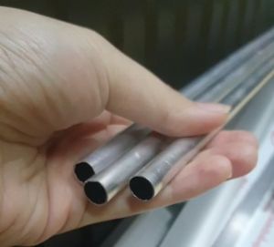 ท่ออลูมิเนียมกลม 3/8 *ยาว6เมตร* ท่อกลมอลูมิเนียม แป๊ปกลม 3 หุน ท่อกลม ตัดแบ่งเพื่อขนส่ง ระวัง! ท่ออลูมิเนียมขนาดไ่ม่เท่ากับท่อ PVC ค่ะ