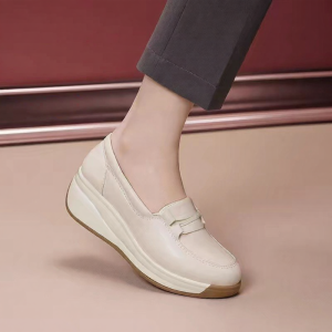 Comfortable Soft Bottom Slip-On Casual Shoes Fashionable Spring Autumn Anti-Slip Leather Slippers Trendy Shake Shake Shoes