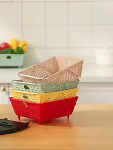 Collapsible Colanders Foldable Strainers Kitchen & Camping Basket for Fruits Pasta Vegetables Berries Space Saving Stackable Storage Picnic Essentials