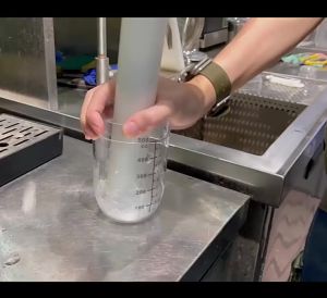 Bình pha chế 320ml Việt Nhật Bình lắc có vạch đo cao cấp